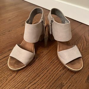 TOMS MAJORCA BLOCK HEEL 8.5 WIDE